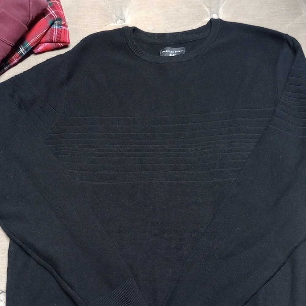 Elegant Black Crewneck Sweater for Men
